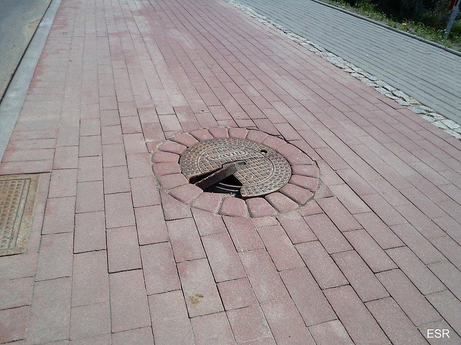 DDR z pękniętą studzienką