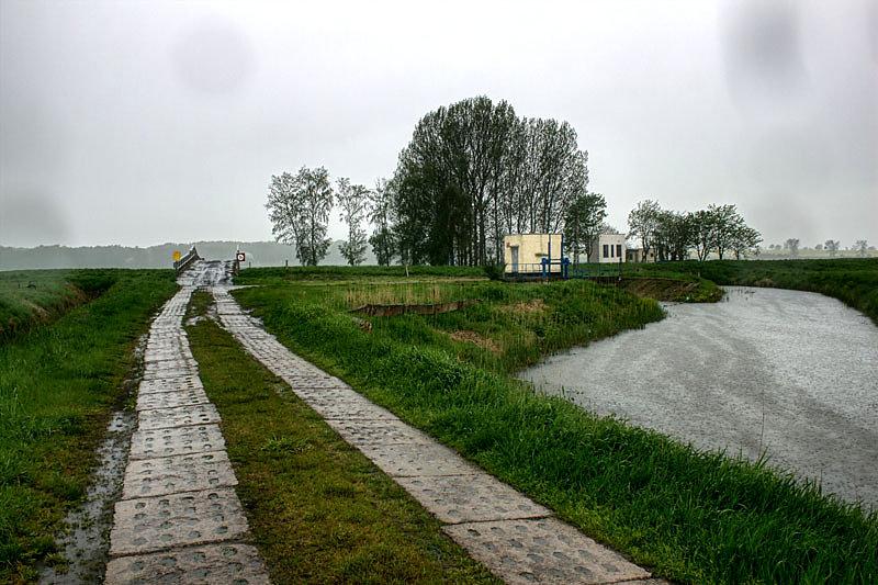 Węzeł urządzeń hydrotechnicznych i most na Inie