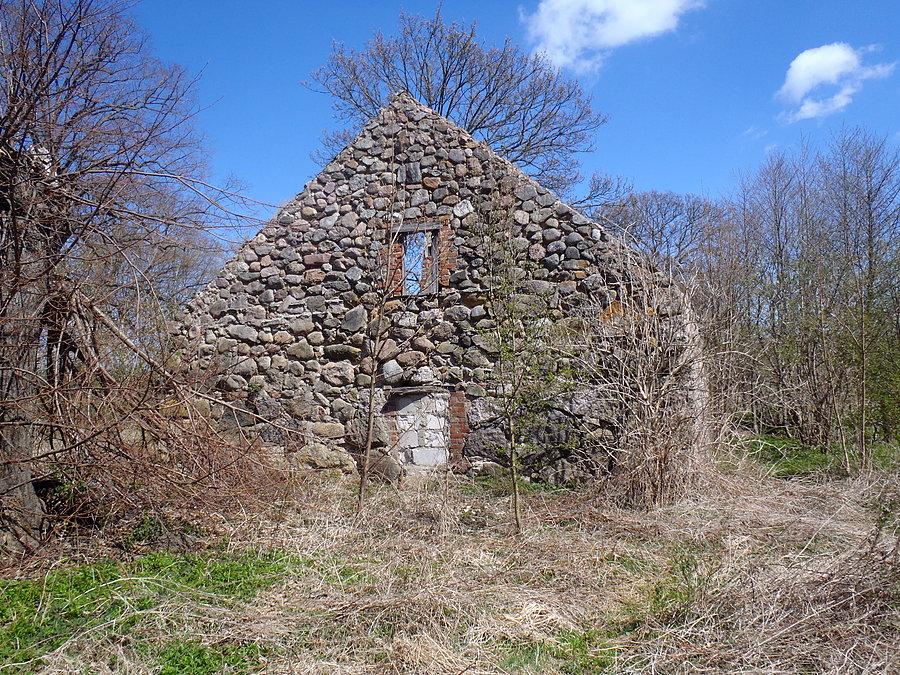 Ruiny domu w Opalinie