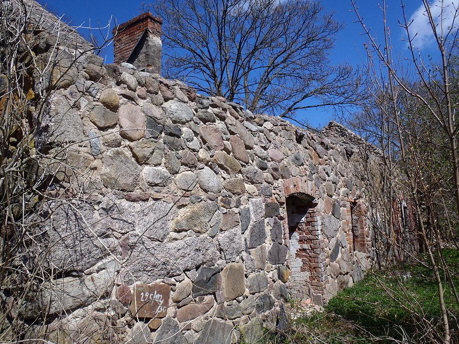 Ruiny domu w Opalinie