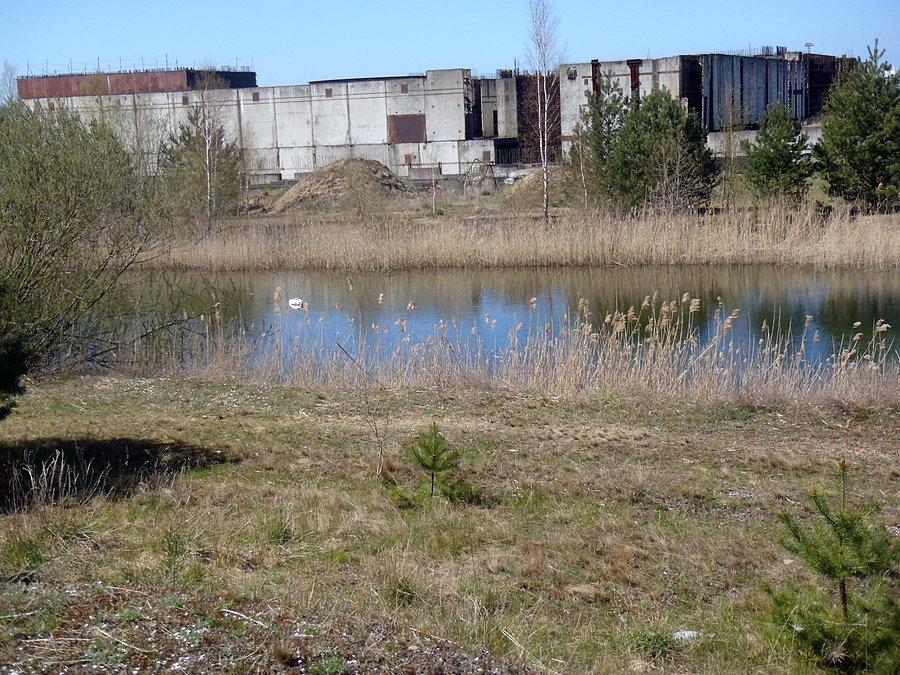 Ruiny bydunków pomocniczych elektrowni atomowej