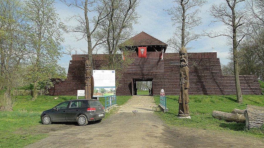 Brama grodziska w Grzybowie