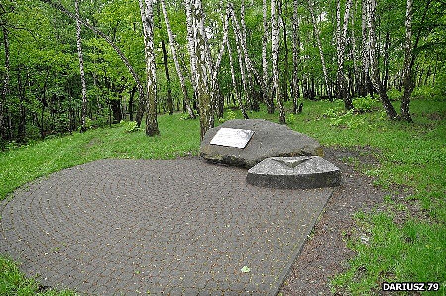 Obelisk w miejscu w którym stała niegdyś WIEŻA BISMARCKA