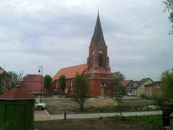 Odnowiony kościół w Nowym Warpie