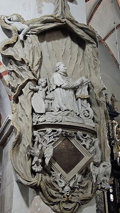 W kościele wypatrzyłem też czachę