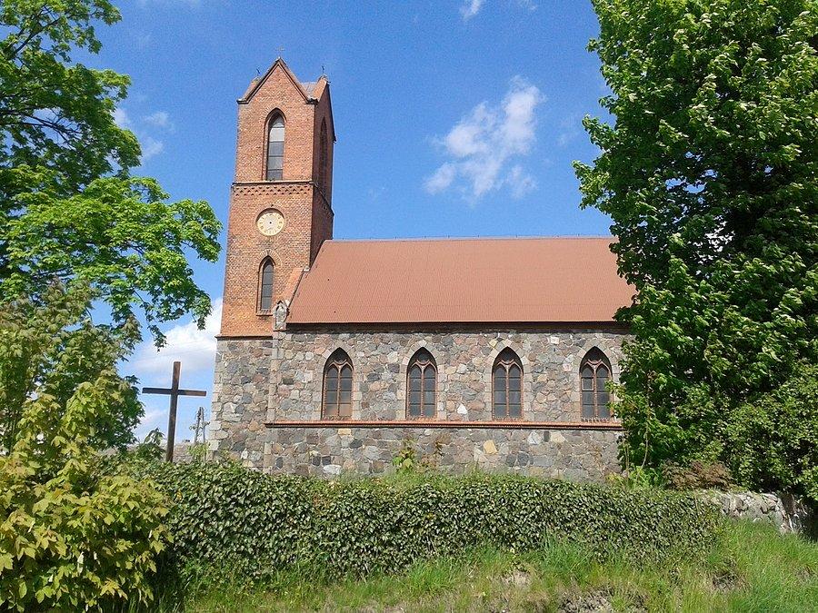 Dobropole Gryfińskie - Kościół p.w. Podwyższenia Krzyża z granitu (1862)