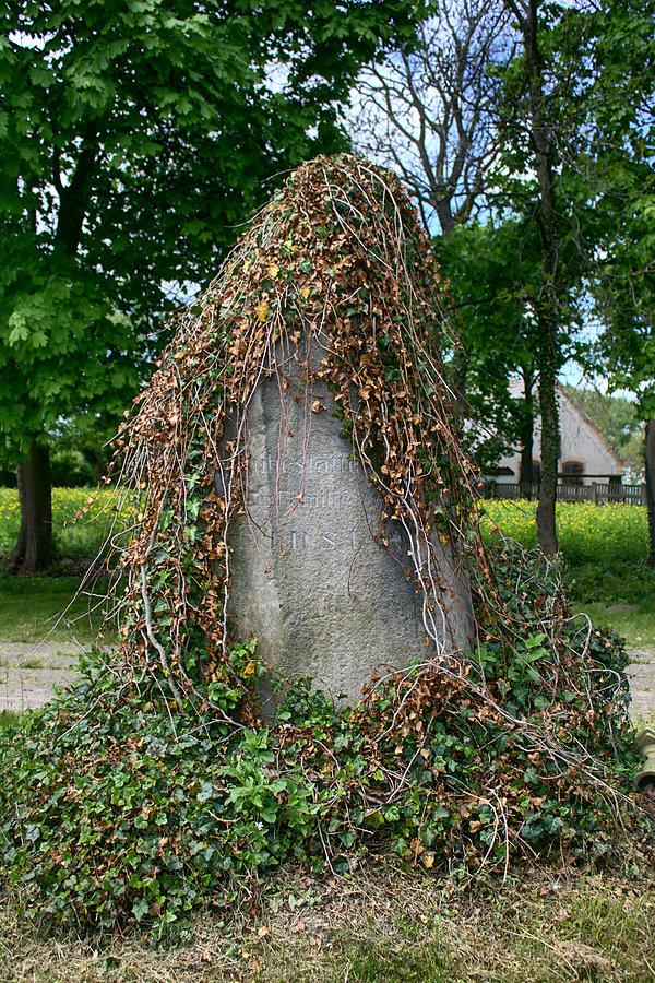 Obelisk na cmentarzu w Krępcewie