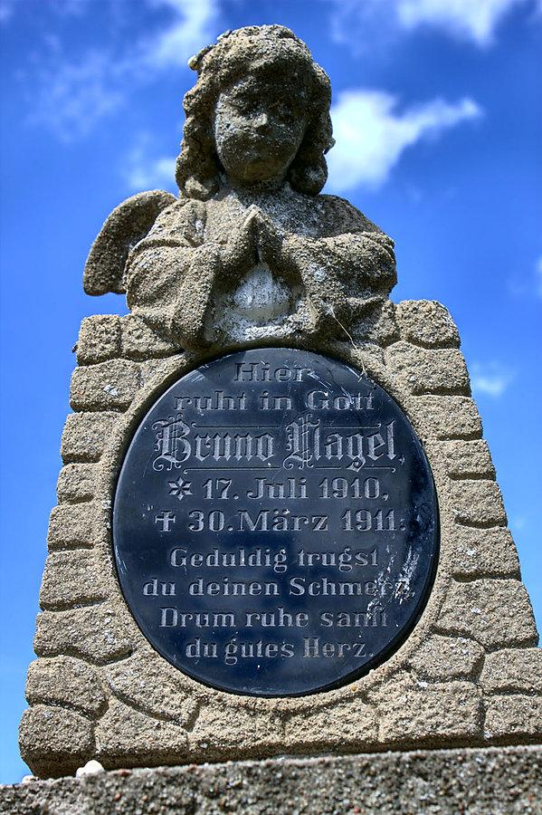 Figurka nagrobna
