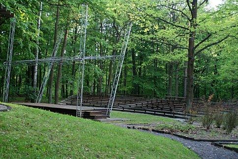 Parkowy amfiteatr, bardzo nowoczesny