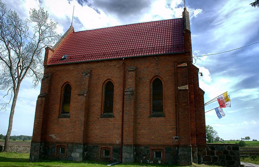 Barzkowice - kościół