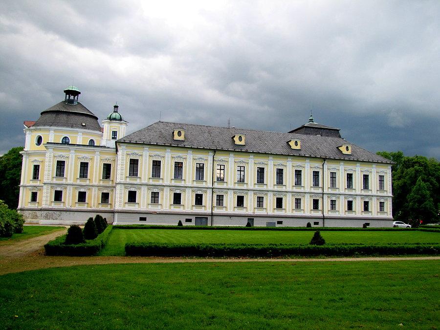 Pałac Kravare