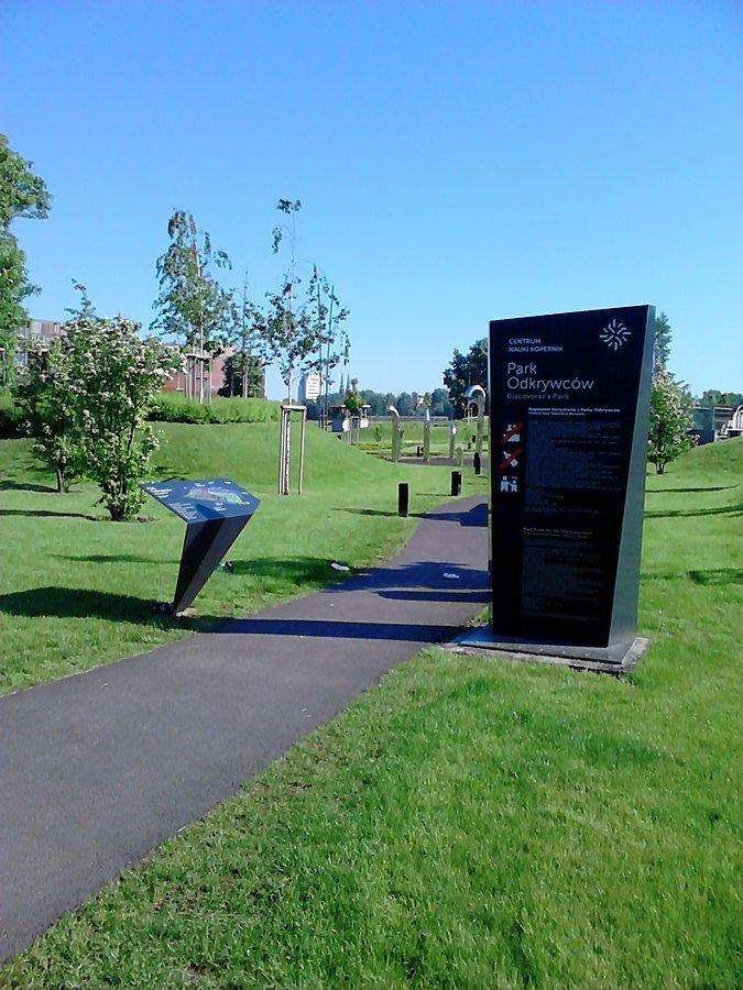 Park Odkrywców przy Centrum Nauki Kopernik