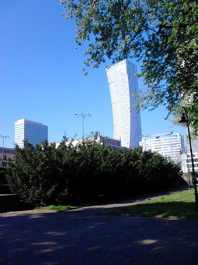 Jeden z tych, co zasłaniają PKiN