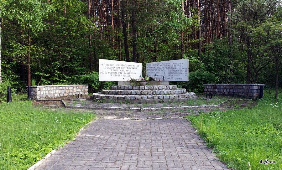 Pomnik w w przysiółku Błojec
