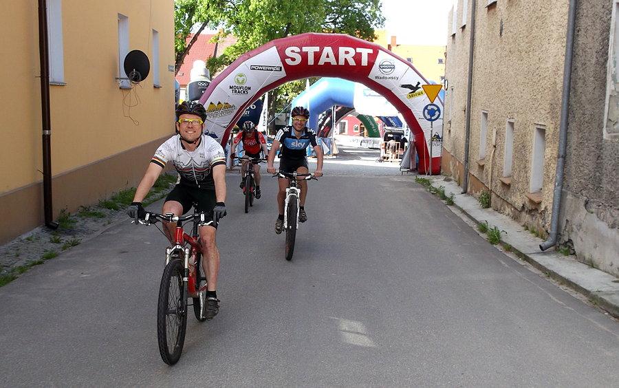 Startujemy na długi podjazd w doskonałych humorach :)