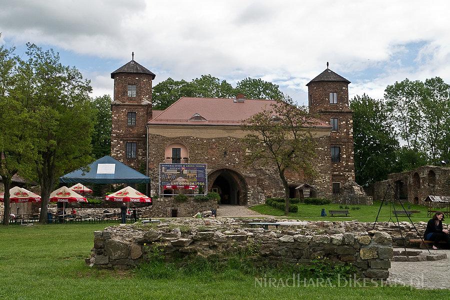 Na dziedzińcu