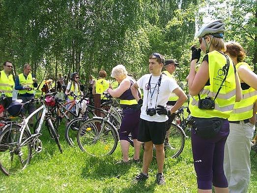 Czas na popas - polana w Runowie piknikowe miejsce na trasie kolejki grójeckiej