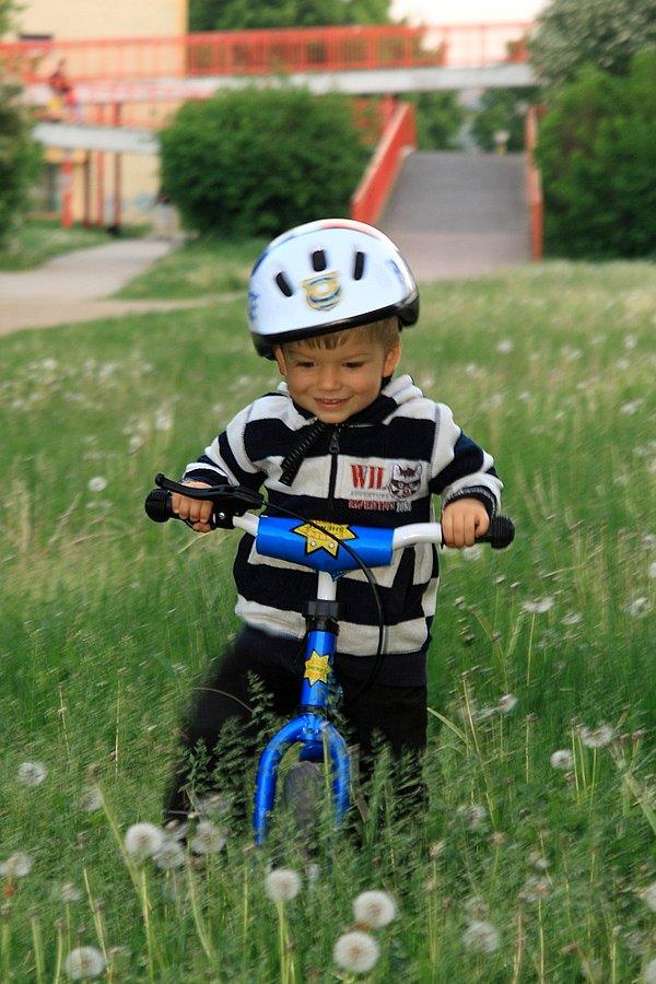 Kacper w terenie. Trudniejsza część trasy :o)