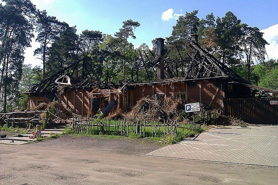 Spalona karczma Zowierucha w Sękocinie
