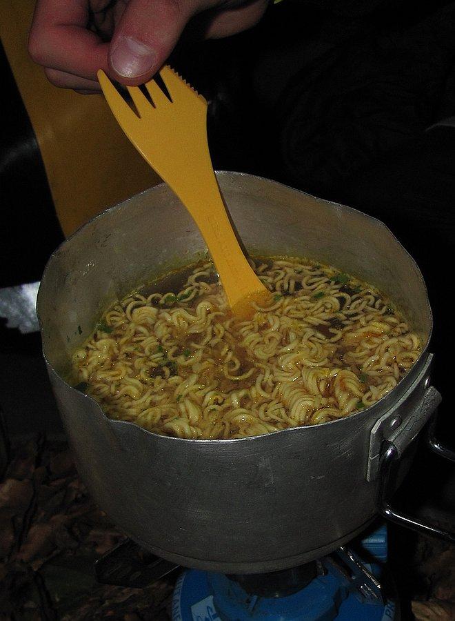 Makaronik ze sztucznym kurczakiem