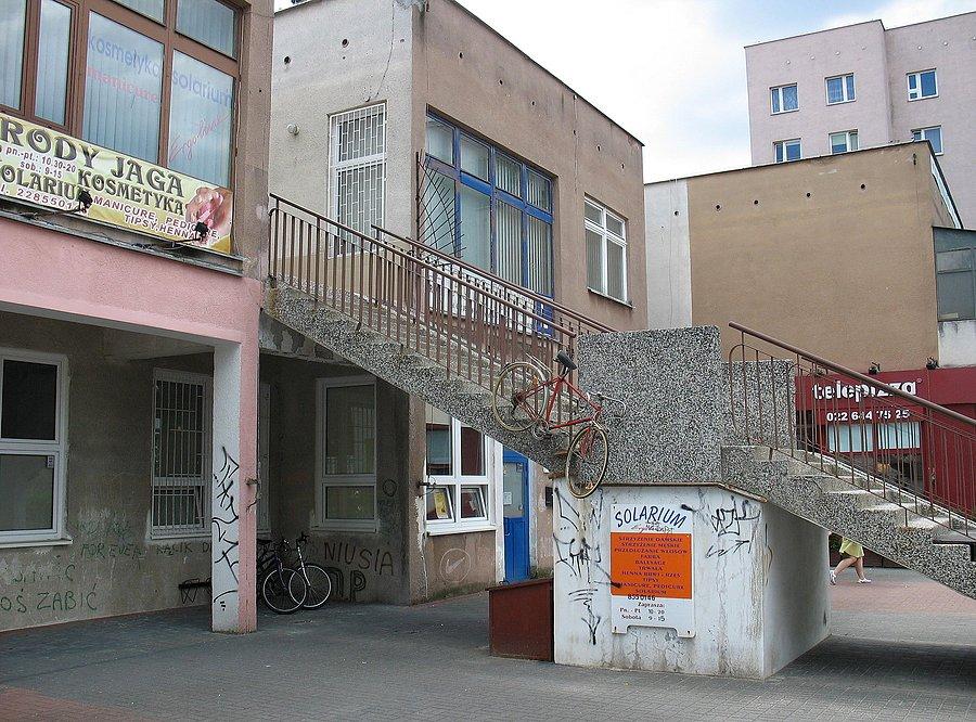 Zaparkowany na schodach