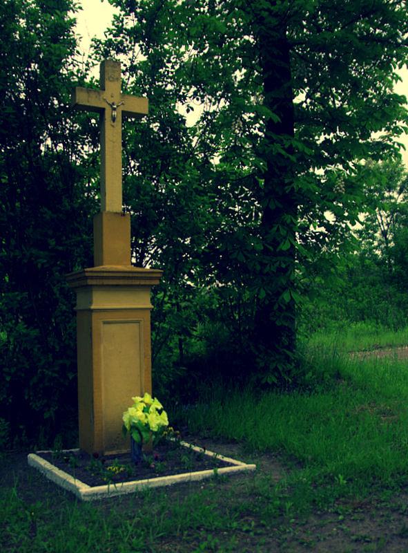 Krzyż przydrożny w Makoszowach kawałek przed wjazdem na Hałdę