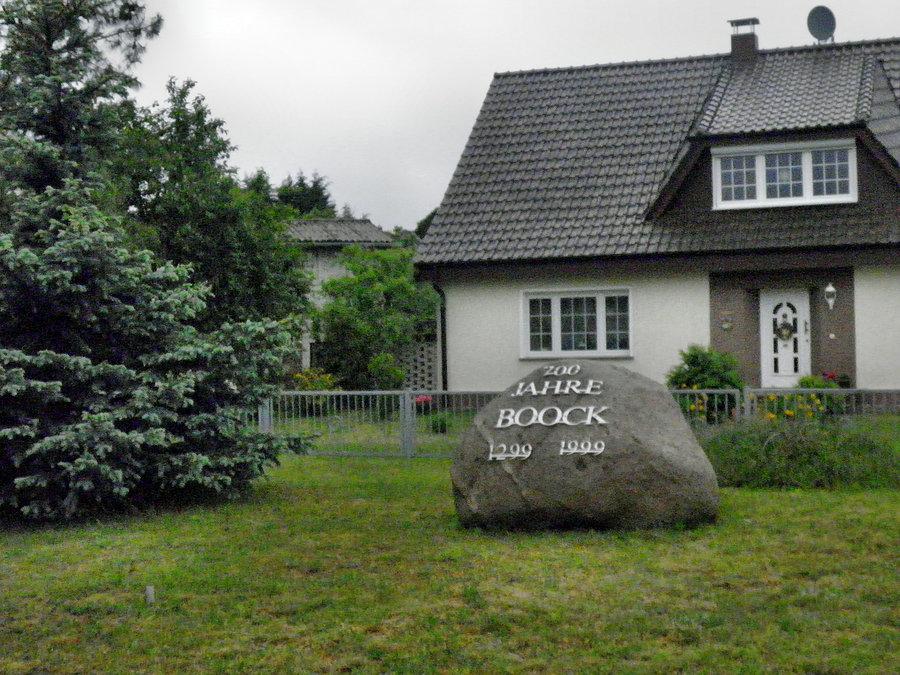 Pamiątkowa tablica na 700 lecie Boock