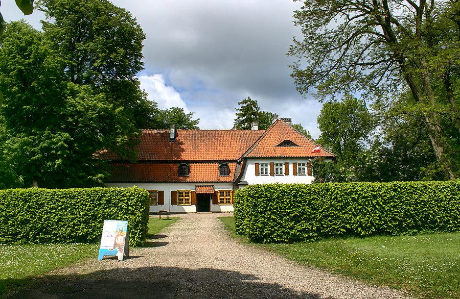 Dwór Wybickich w Będominie _ Muzeum Hymnu Państwowego