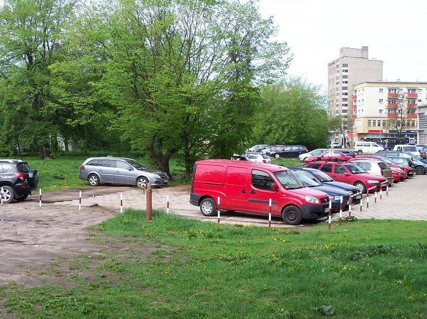 3 MAJA - słupki i bariery uporządkowały okolicę