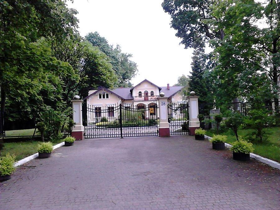Dworek w Strobowie, obecnie dom dziecka