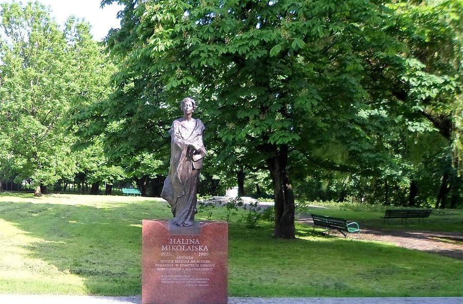 Halina Mikołajska, aktorka i opozycjonistka, działaczka KOR