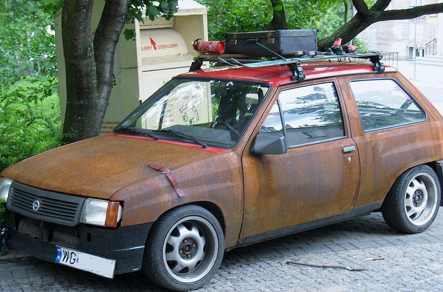 Złomek pod akademikiem Sezam