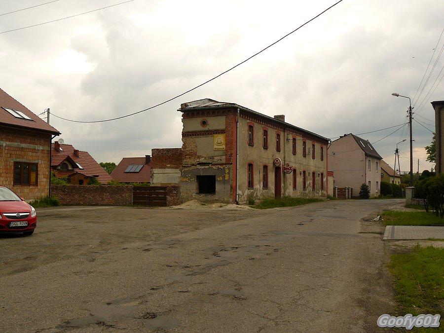 Półkamieniczka