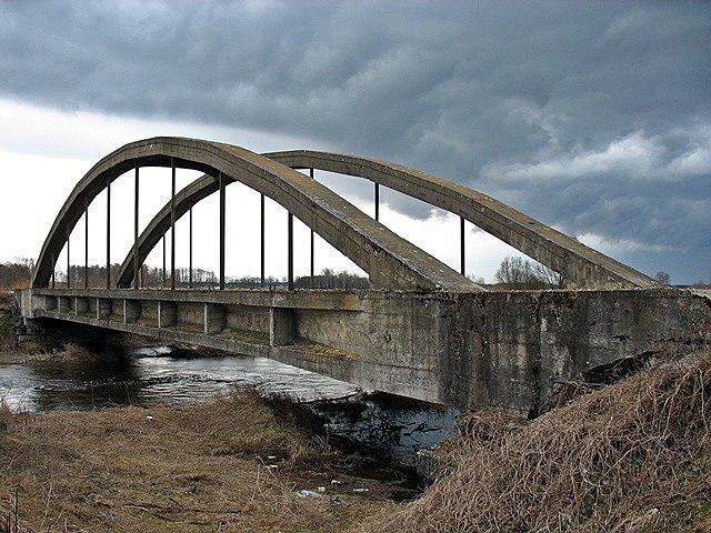 Nadchodzą ciemne chmury