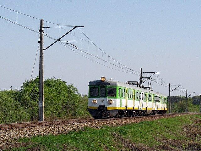 Pociąg osobowy dojeżdża do Goworowa