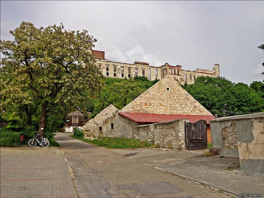 Ooo, tam są jakieś riuny... podjadę popstrykac zdjęcia