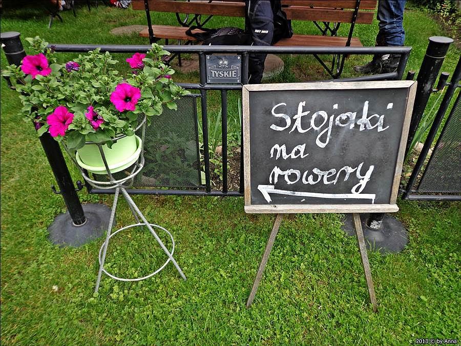 Ta tabliczka spowodowała, że 11 osób weszło bez pytania, położyło rowery i zasiadło do stołu :D