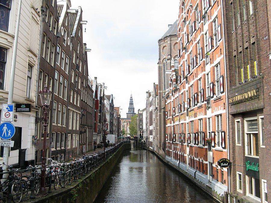 Jeden z amsterdamskich kanałów