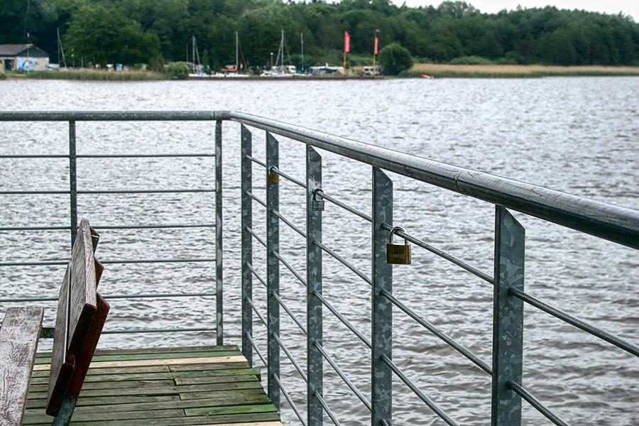 Kłódkowa tradycja i nad Miedwie dotarła