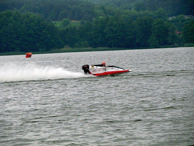 Motorówka na Jeziorze Chodzieskim