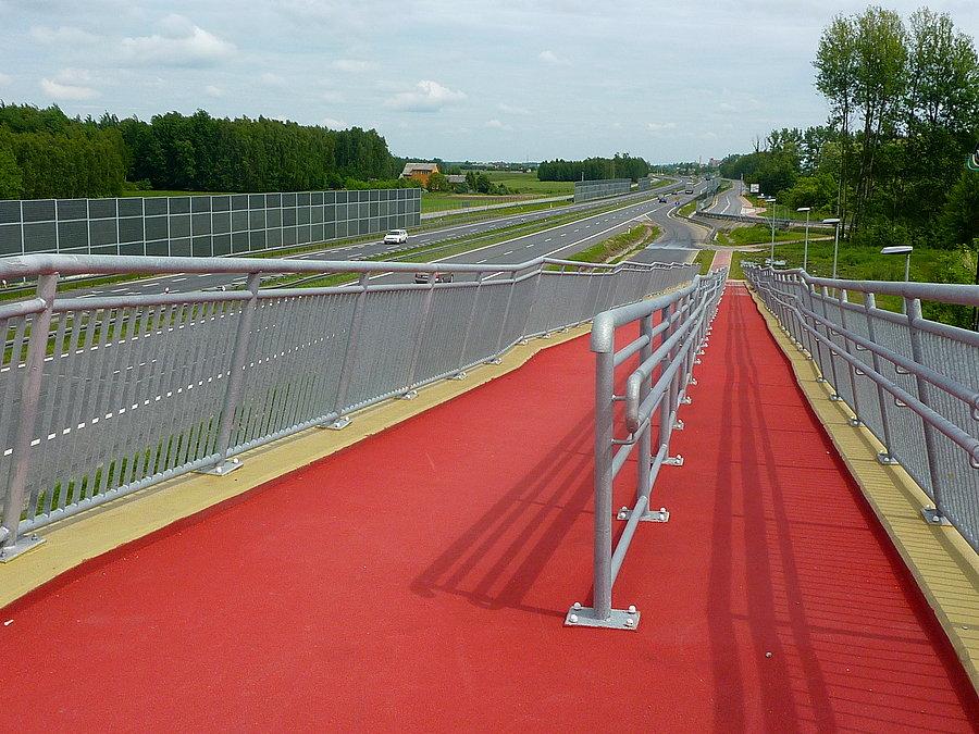Wyjeżdżając z Mszczonowa trochę się zagapiłem i wyjechałem na trasę katowicką. Jechało się bardzo przyjemnie, niestety trasa jest zagrodzona, a wszystkie furtki ewakuacyjne pozamykane więc nadłożyłem niewielki kawałek drogi