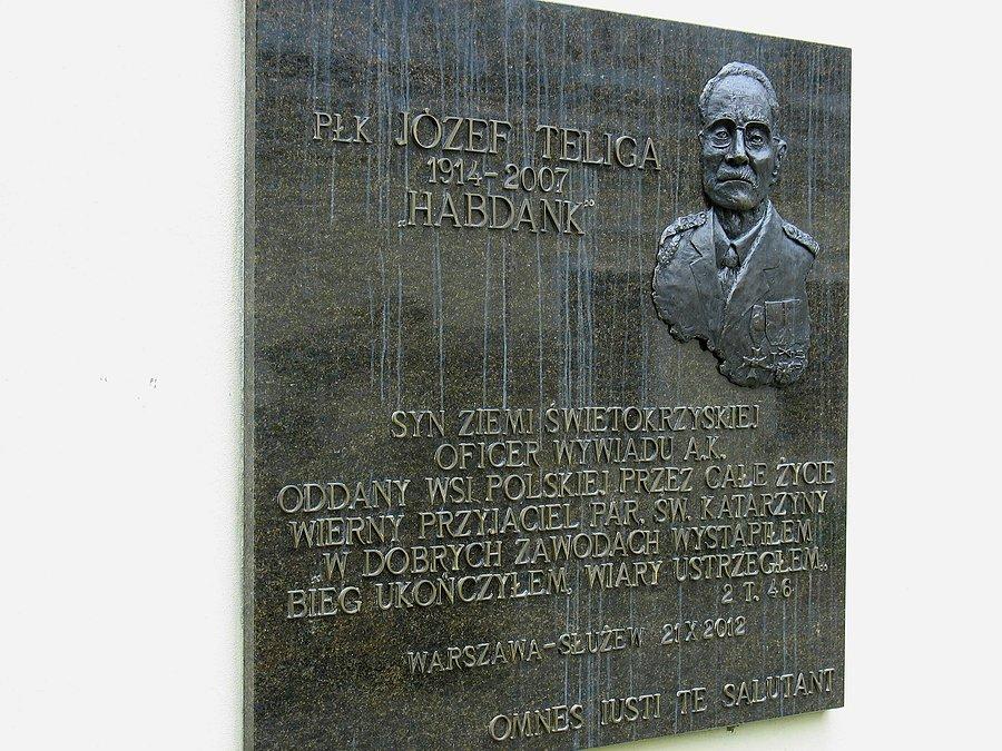 Tablica poświęcona Habdankowi na ścianie kościoła św. Katarzyny