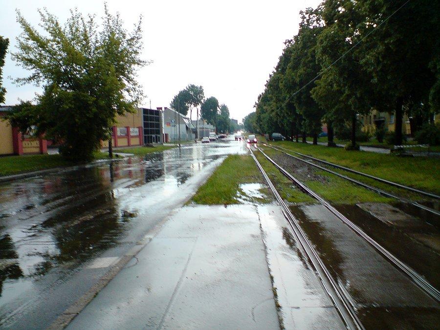 Zalana ulica Legionów w Łodzi