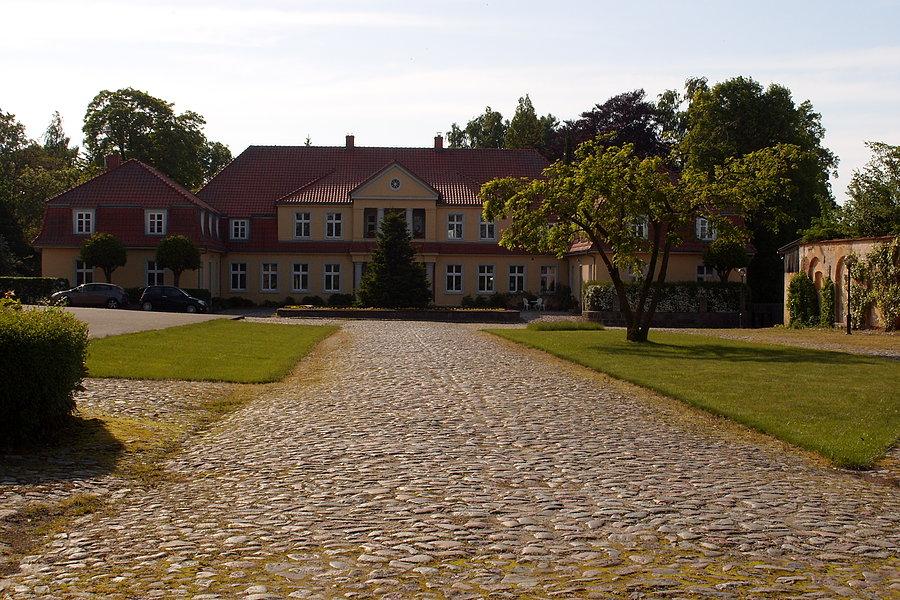 Dwór „Sześciu Dębów” w Prusewie