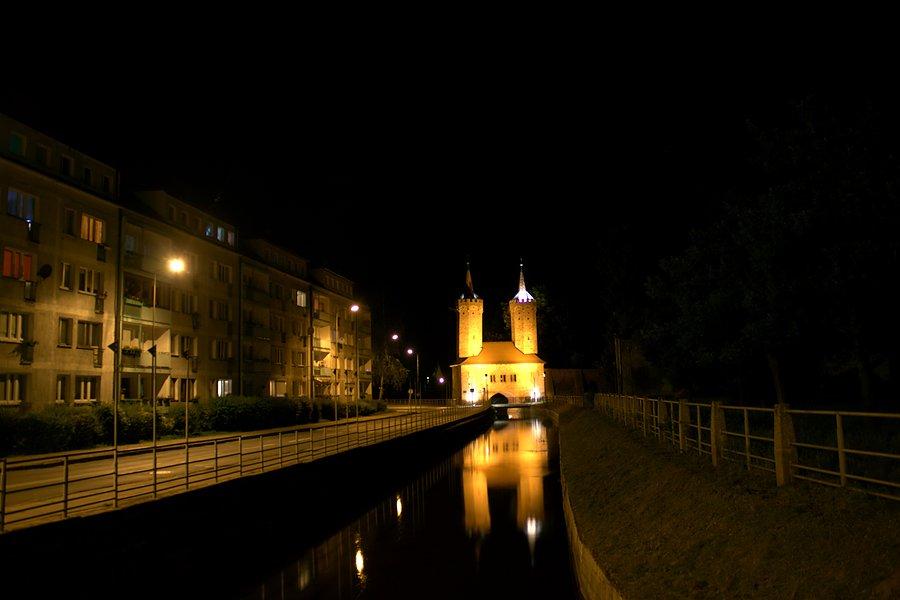Brama Portowa, Młyńską też zwana, widok od ul. Chrobrego