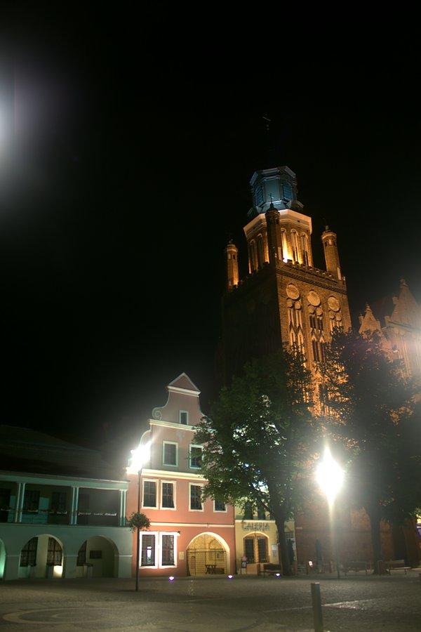Kolegiata, widok od strony rynku