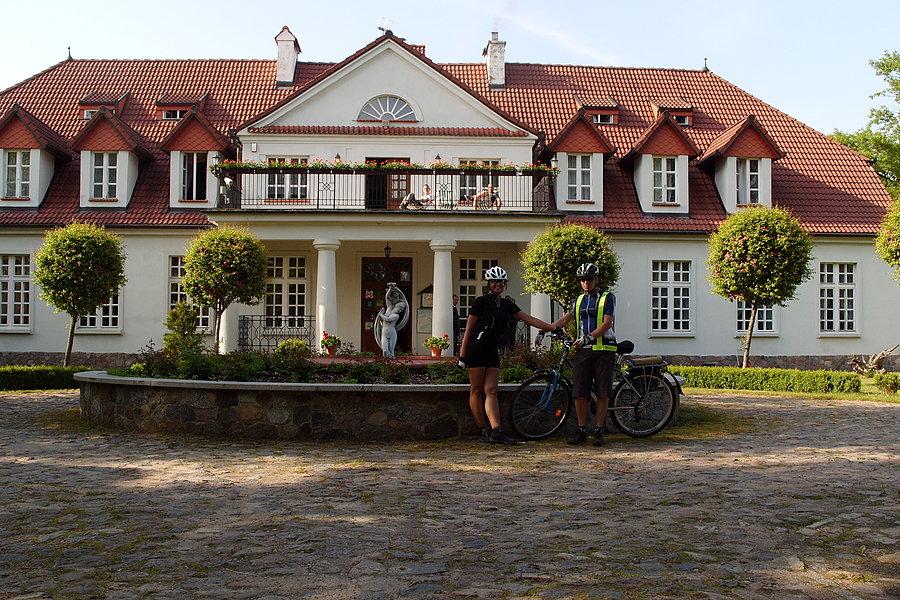 Dwór z II połowy XIX wieku w Bychowie