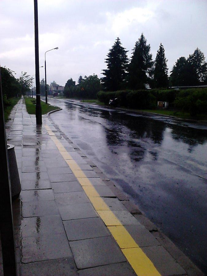A tu już lało