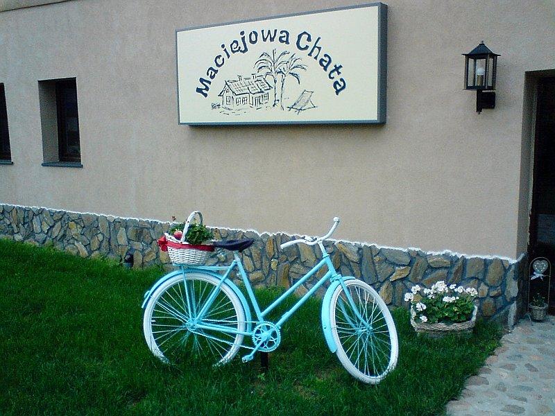 Oldshool'owy rower przed restauracją w Jerzynie