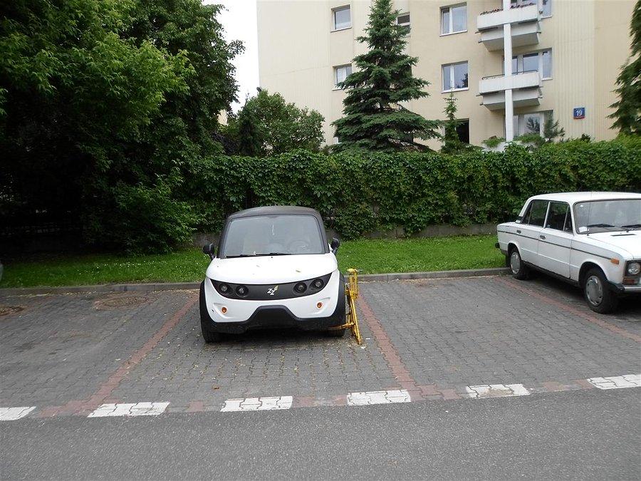 Tazzari Zero włoski maluch na prąd